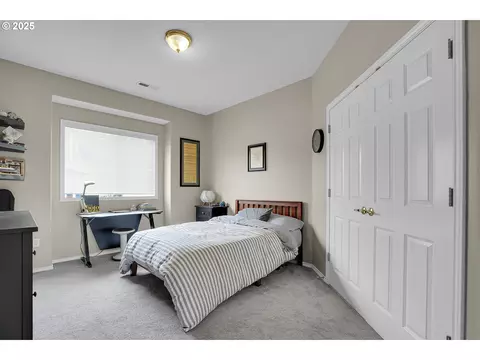 Bedroom - 620 Barbary Ct, Gladstone, OR 97027 photo 5 of 6