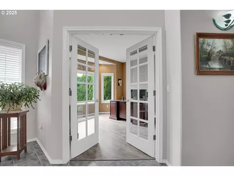 Entry Way - 620 Barbary Ct, Gladstone, OR 97027 photo 6 of 8