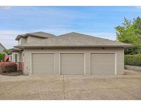 Exterior - 620 Barbary Ct, Gladstone, OR 97027 photo 5 of 10