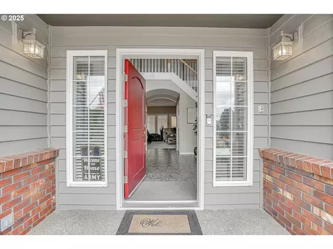 Entry Way - 620 Barbary Ct, Gladstone, OR 97027 photo 1 of 8