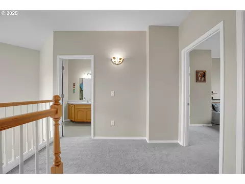 Entry Way - 620 Barbary Ct, Gladstone, OR 97027 photo 7 of 8