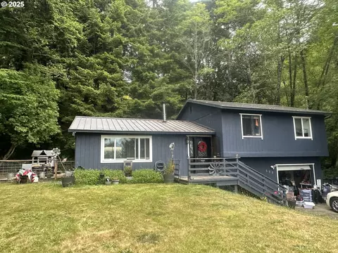 585 Robinhood Ave, Lakeside, OR 97449