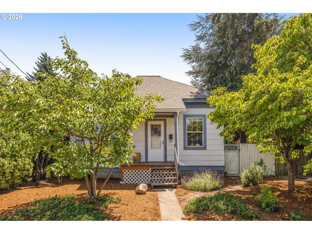 1025 Pine St, Hood River, OR 97031