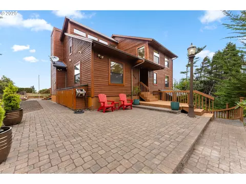 620 John Ave, Coos Bay, OR 97420