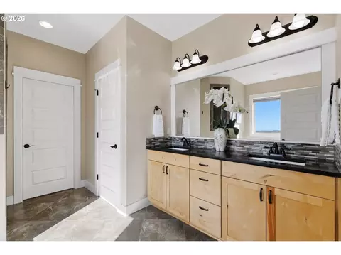 Bath - 12840 SE 257th Ave, Damascus, OR 97089 photo 2 of 5