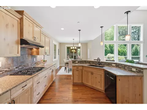 Kitchen - 12840 SE 257th Ave, Damascus, OR 97089 photo 4 of 4