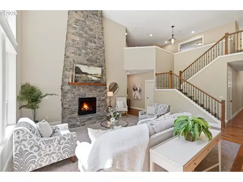 Living - 12840 SE 257th Ave, Damascus, OR 97089 photo 2 of 3