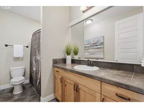 Bath - 12840 SE 257th Ave, Damascus, OR 97089 photo 4 of 5