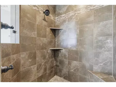 Bath - 12840 SE 257th Ave, Damascus, OR 97089 photo 3 of 5