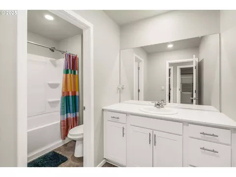 Bath - 3169 SE 34th St, Gresham, OR 97080 photo 3 of 3