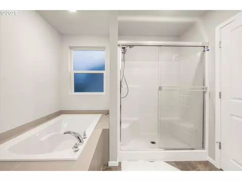 Bath - 3169 SE 34th St, Gresham, OR 97080 photo 2 of 3
