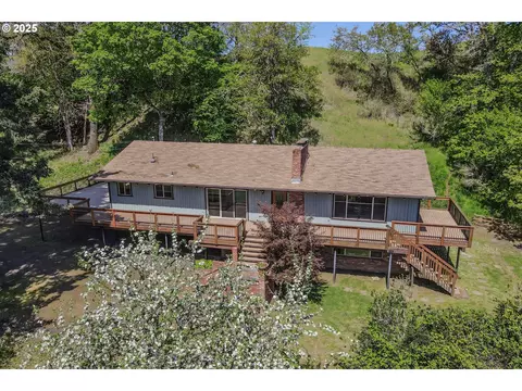 1356 NW Troost St, Roseburg, OR 97471