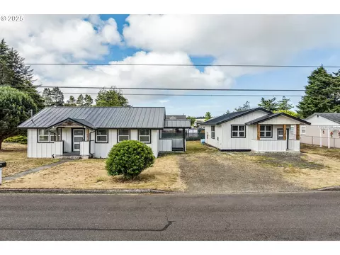 1184 2nd St, Florence, OR 97439