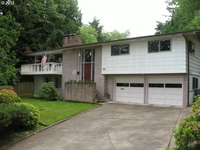 592 E 39th Pl, Eugene, OR 97405 photo 1