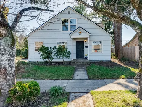 1016 NE 2nd St, Mcminnville, OR 97128