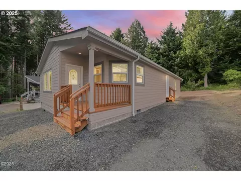123 SE Ainslee Ave, Depoe Bay, OR 97341