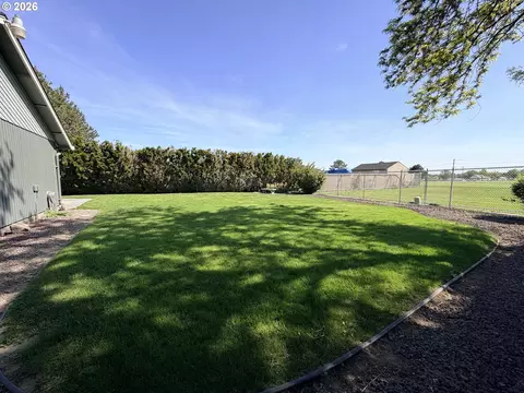 415 E Carter Dr, Hermiston, OR 97838 photo 4