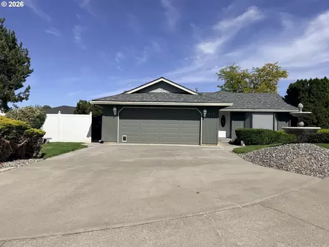 415 E Carter Dr, Hermiston, OR 97838