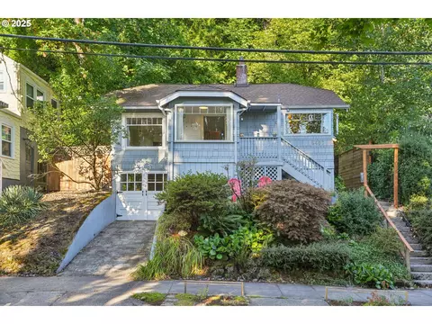 6407 S Corbett Ave, Portland, OR 97239
