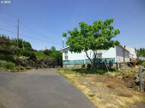 389 Fourth St, Yoncalla, OR 97499 photo 1
