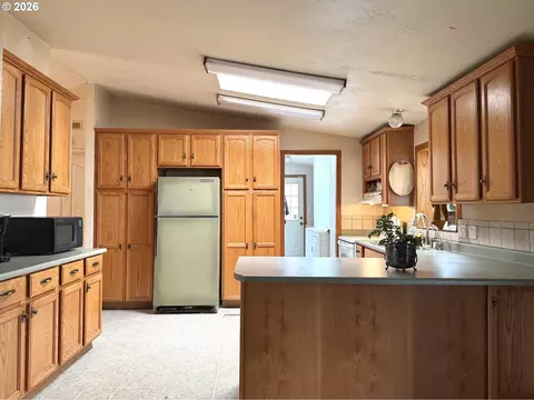 2693 Arnold Ave, Eugene, OR 97402 photo 4