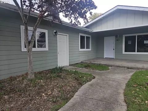 183 E Dodge St, Lebanon, OR 97355