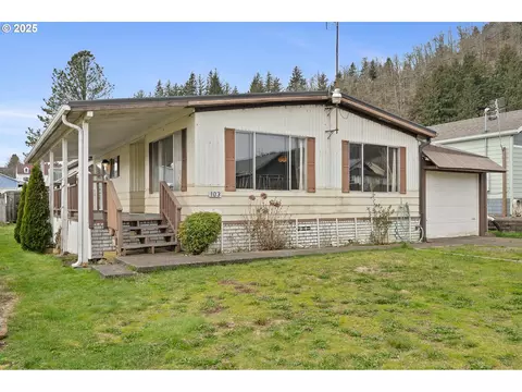 103 10th St, Garibaldi, OR 97118