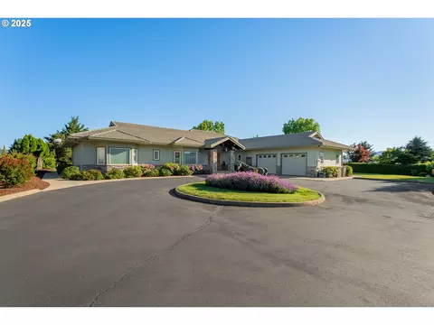 245 Fairway Village Ln, Roseburg, OR 97471