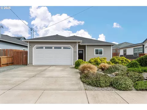 1065 Crocker St, Coos Bay, OR 97420