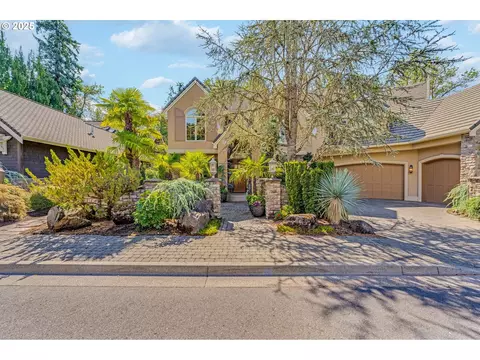 802 NE Brennan Ln, Hillsboro, OR 97124