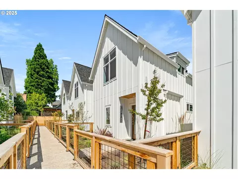 2283 N Humboldt St, Portland, OR 97217