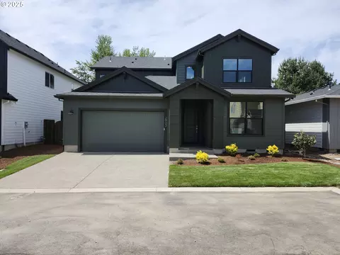 2933 Olympic St #27, Woodburn, OR 97071