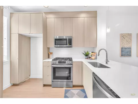 1207 N Watts St, Portland, OR 97217