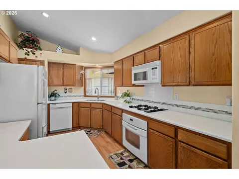 Kitchen - 3081 SW 31st St, Gresham, OR 97080 photo 3 of 5