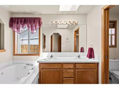 Bath - 3081 SW 31st St, Gresham, OR 97080 photo 1 of 4