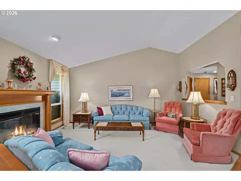 Living - 3081 SW 31st St, Gresham, OR 97080 photo 2 of 6