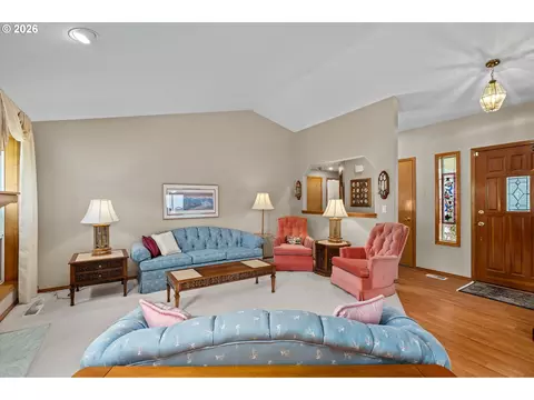 Living - 3081 SW 31st St, Gresham, OR 97080 photo 3 of 6