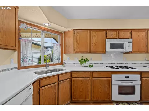 Kitchen - 3081 SW 31st St, Gresham, OR 97080 photo 1 of 5