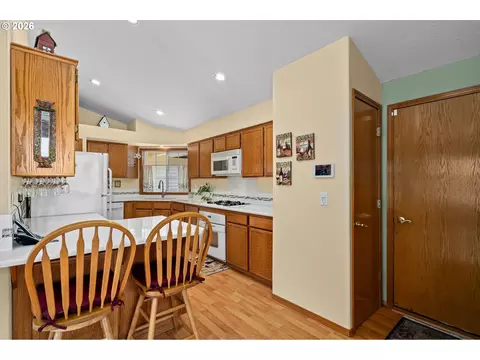 Kitchen - 3081 SW 31st St, Gresham, OR 97080 photo 5 of 5