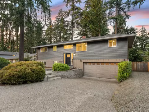 16720 SE Valley View Rd, Milwaukie, OR 97267