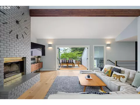 Living - 3018 Ashley Loop, Eugene, OR 97405 photo 3 of 4