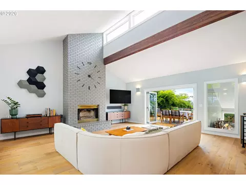 Living - 3018 Ashley Loop, Eugene, OR 97405 photo 1 of 4