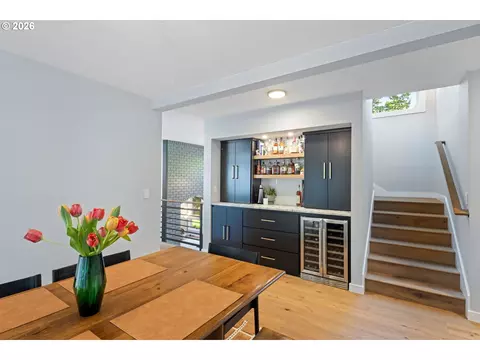 Dining - 3018 Ashley Loop, Eugene, OR 97405 photo 3 of 3
