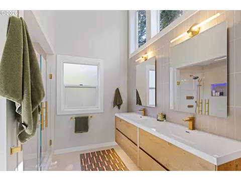 Bath - 3018 Ashley Loop, Eugene, OR 97405 photo 1 of 4