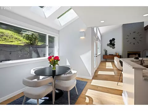 Dining - 3018 Ashley Loop, Eugene, OR 97405 photo 1 of 3