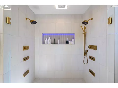 Bath - 3018 Ashley Loop, Eugene, OR 97405 photo 3 of 4