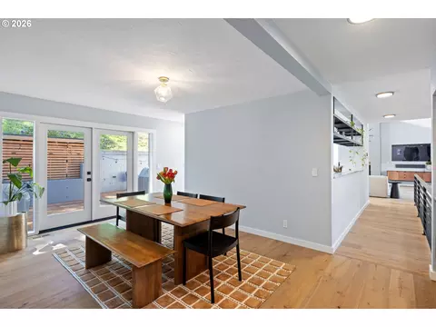 Dining - 3018 Ashley Loop, Eugene, OR 97405 photo 2 of 3
