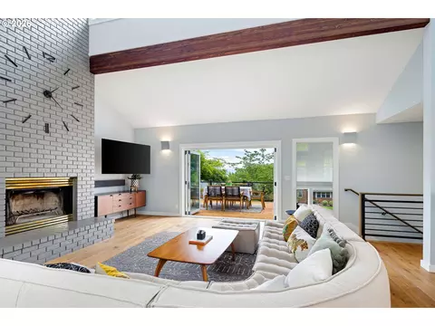 Living - 3018 Ashley Loop, Eugene, OR 97405 photo 2 of 4