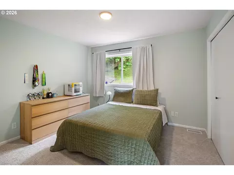 Bedroom - 3018 Ashley Loop, Eugene, OR 97405 photo 3 of 7