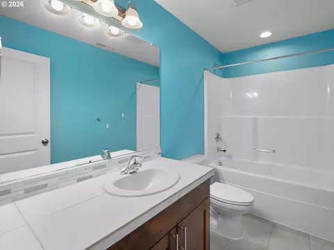 Bath - 2108 S Jasper Dr, Cornelius, OR 97113 photo 3 of 3